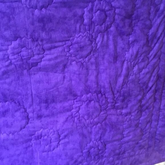 Hand Crafted Fabulous Quilt - Picture 13 of 14